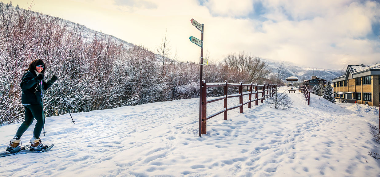 The family-friendly Rail Trail is a beginner-friendly path for snowshoeing and cross-country skiing.